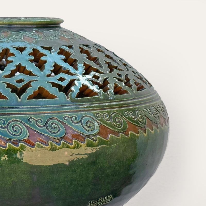 Centro Gomero Calado sculptural ceramic centerpiece by Pablo Tito featuring geometric openwork, handcrafted in Andalusia, Spain.