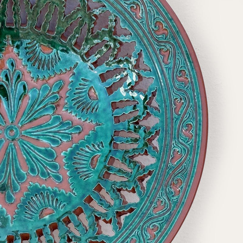 Plato Calado Estrella openwork ceramic wall plate by Pablo Tito with green and brown tones, featuring an intricate star motif, handcrafted in Andalusia, Spain.
