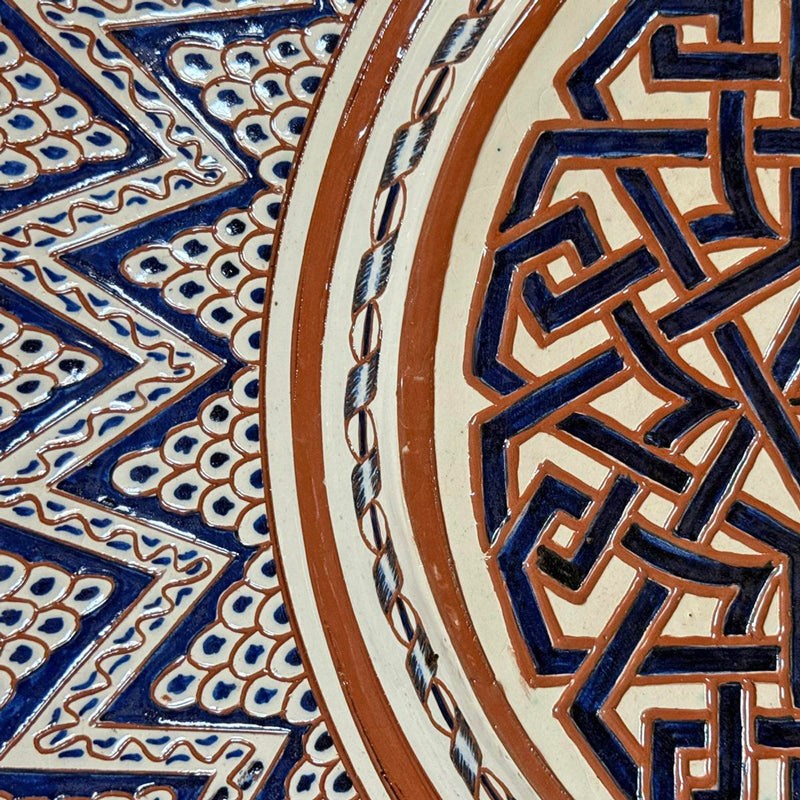 Plato de Lacería monumental ceramic wall plate by Pablo Tito with hand-painted cobalt decoration, handcrafted in Andalusia, Spain.