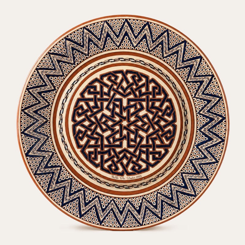 Plato de Lacería monumental ceramic wall plate by Pablo Tito with hand-painted cobalt decoration, handcrafted in Andalusia, Spain.