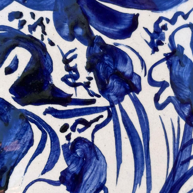 Plato Renacentista hand-painted ceramic wall plate by Pablo Tito with blue and white decorative motifs, handcrafted in Andalusia, Spain.